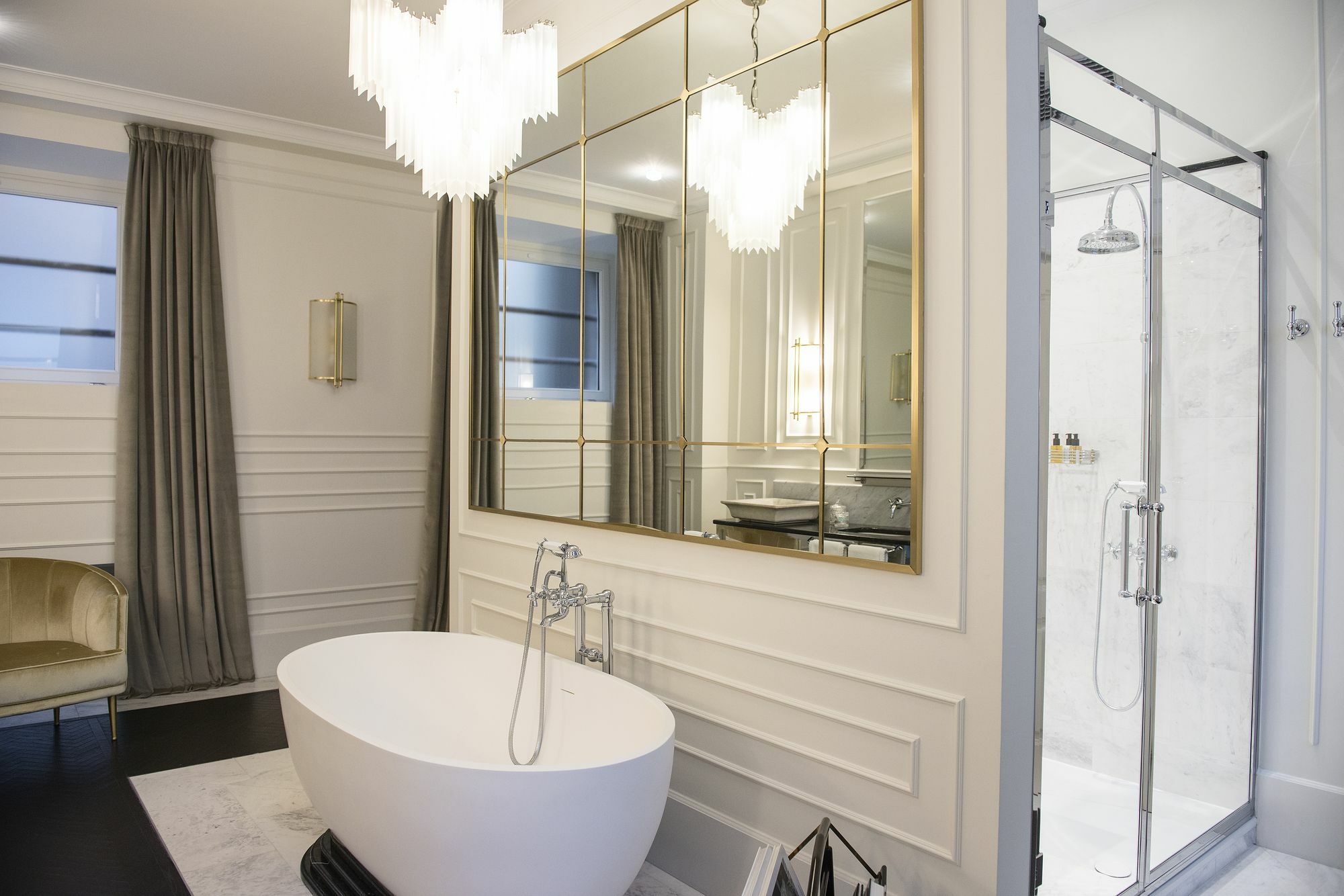 Vilon - Small Luxury Of The World Rom
